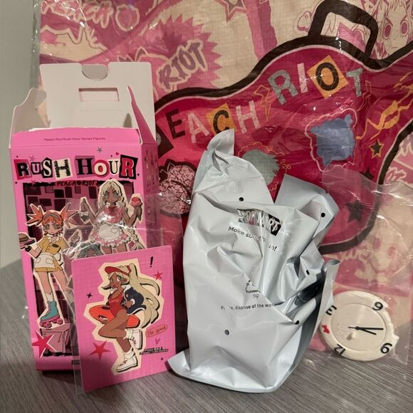 New Pop Mart Peach Riot Rush Hour Series Figure - “Poppy Life Guard” with Tote - Picture 1 of 6
